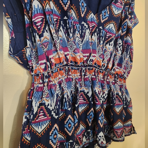 Old Navy Top Women's Sz L Blue White Blouse Ikat Aztec Lightweight Short Sleeve - Picture 6 of 9